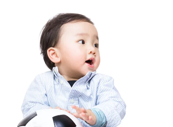 Asie bébé garçon avec ballon de football — Photo