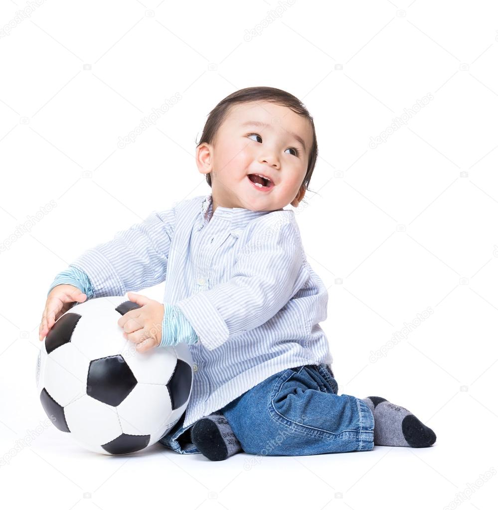 Asiab Bebe Garcon Se Sentent Excites De Jouer Au Ballon De Football Image Libre De Droit Par Leungchopan C