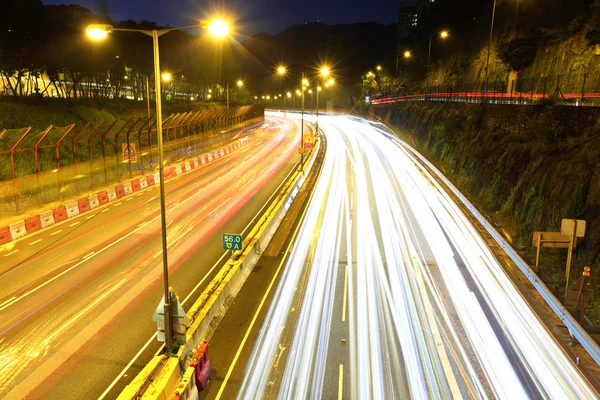 Trafikerar leden på motorväg — Stockfoto