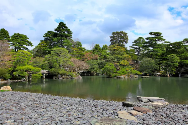 Japanse tuin met sky — Stockfoto