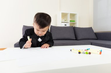 ázsiai baby boy koncentrálni, rajz