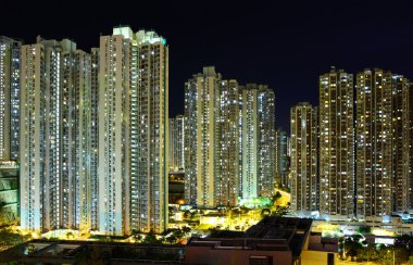 Gece vakti Hong Kong şehir merkezinde.