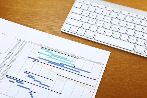 Gráfico de Gantt e teclado — Fotografia de Stock