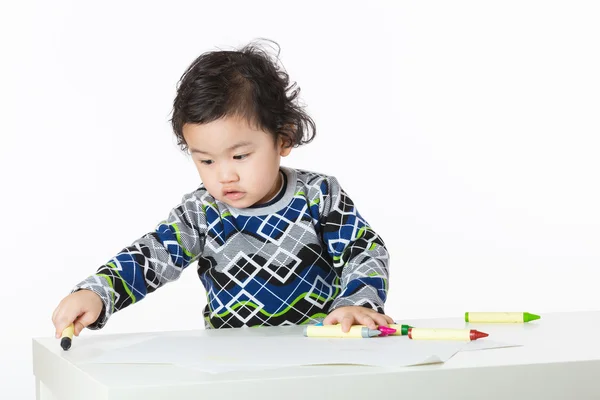 Küçük çocuk zevk çizim — Stok fotoğraf