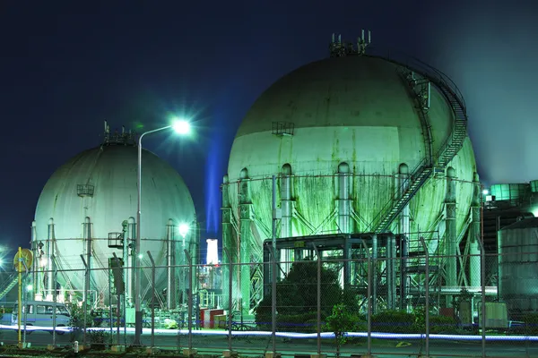 Gas tank at night — Stock Photo, Image