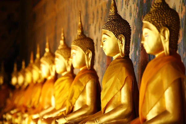 Golden buddha in temple — Stock Photo, Image