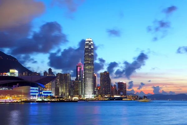 Hong Kong skyline pendant la soirée — Photo
