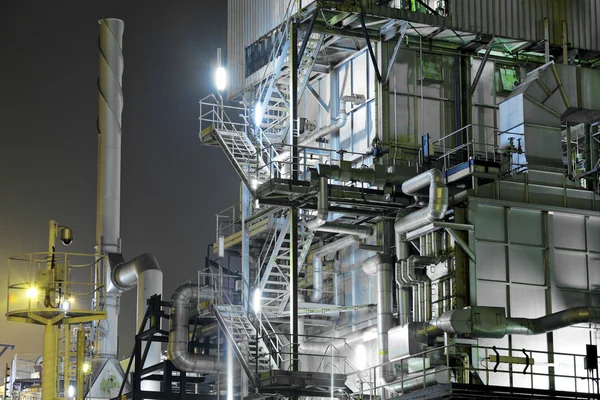 Industriellt komplex på natten — Stockfoto