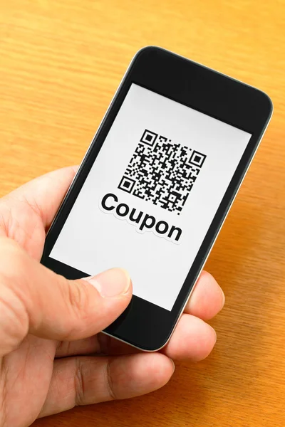 Código QR cupón en el móvil — Foto de Stock