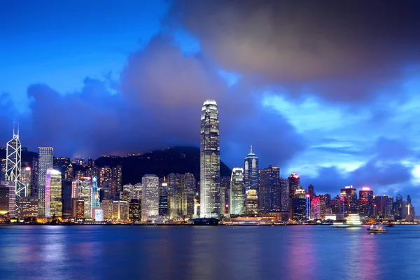 Hong kong skyline por la noche — Foto de Stock