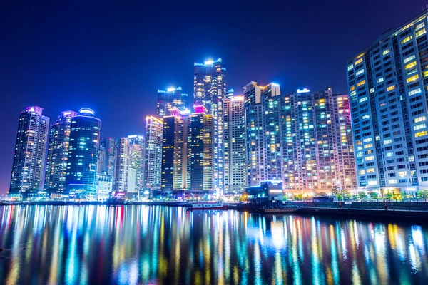 Busan stad bij nacht — Stockfoto