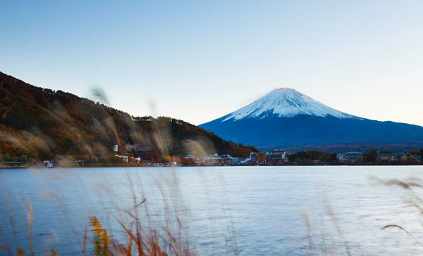 Berget fuji med sjön kawaguchiko — Stockfoto