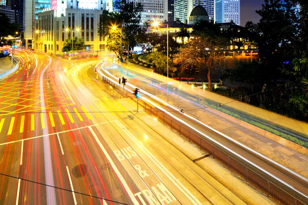 Gece şehir yoğun trafikte — Stok fotoğraf