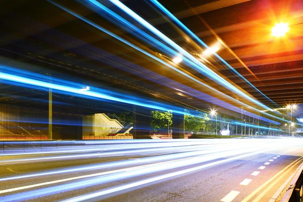 Velocità veloce passare attraverso il tunnel — Foto Stock