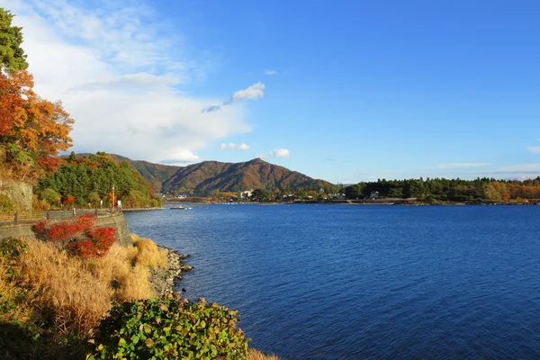 青い空と河口湖 — ストック写真