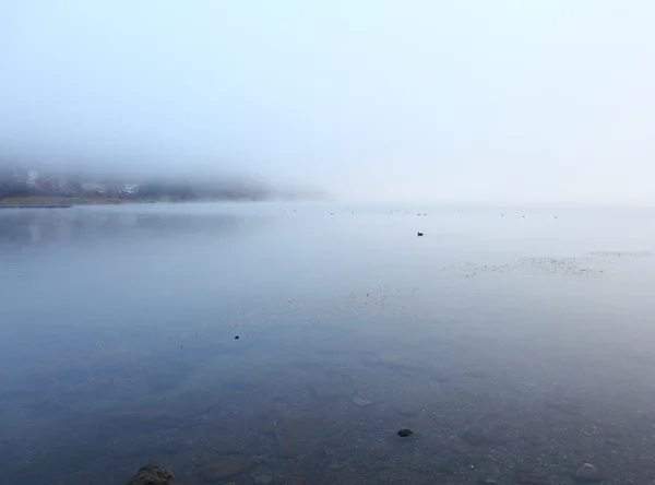 Sisli göl — Stok fotoğraf