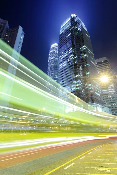 Nachts reger Verkehr in Hongkong — Stockfoto