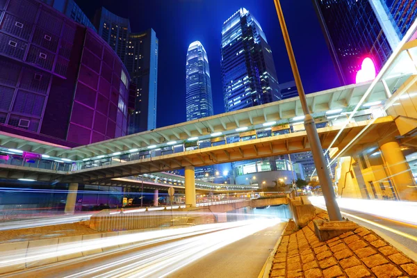 Hong Hong ciudad con el rastro de tráfico en la noche —  Fotos de Stock