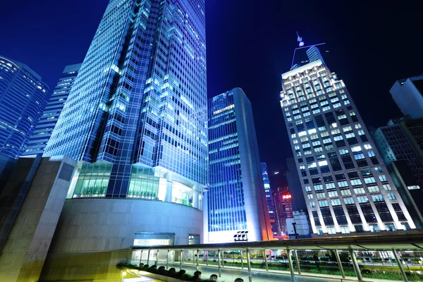 Geschäftsviertel in Hongkong in der Nacht — Stockfoto