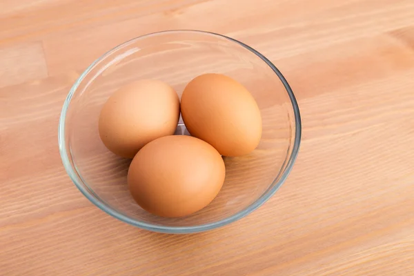 Braunes Ei in Schüssel — Stockfoto