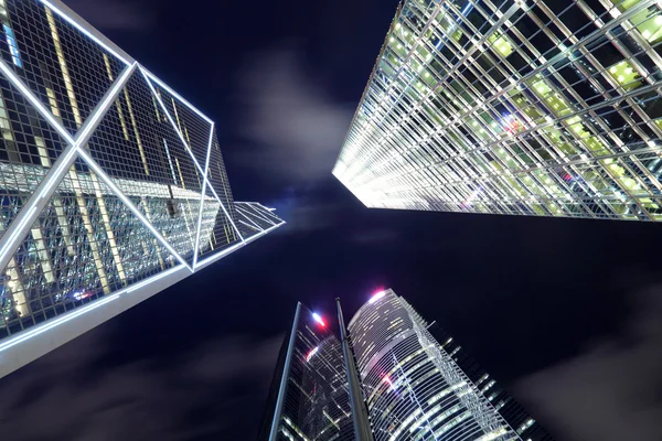 Weergave van de wolkenkrabber in hong kong's nachts — Stockfoto