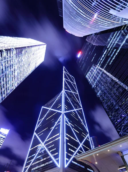 Edificio moderno en Hong Kong desde un ángulo bajo —  Fotos de Stock