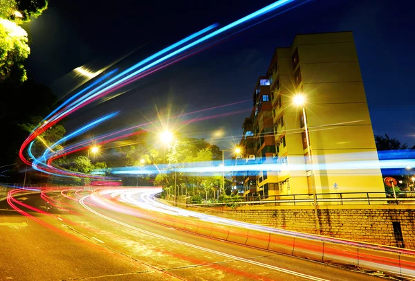 Luz de carro em movimento rápida na estrada — Fotografia de Stock