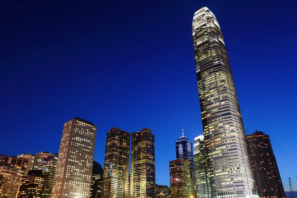 Quartier central des affaires à Hong Kong la nuit — Photo