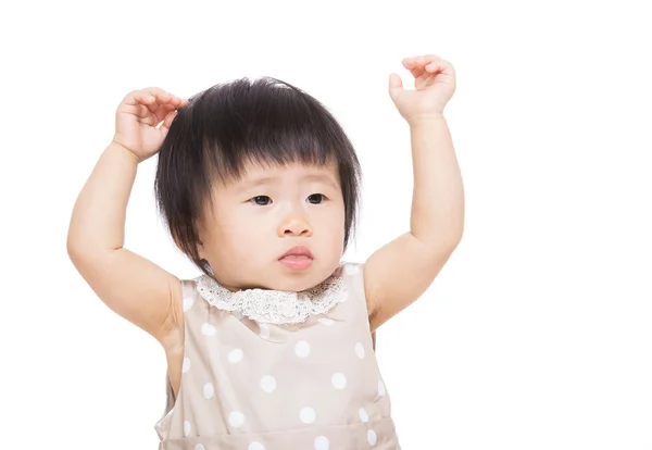 Aziatische babymeisje twee handen opgewekt — Stockfoto