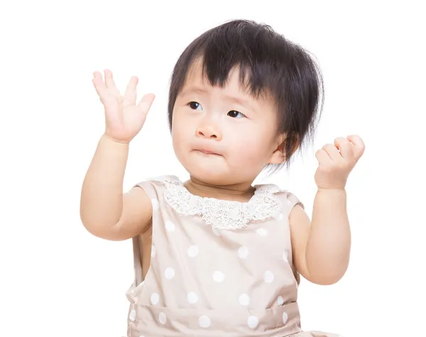 Asian dziewczynka podnosi ręce w górę — Zdjęcie stockowe