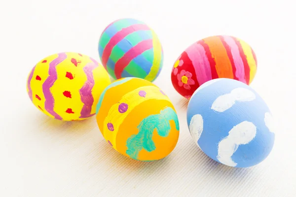 Coloridos huevos de Pascua pintados —  Fotos de Stock