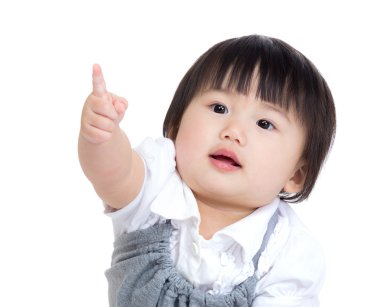 Asyalı bebek kız parmak noktasına doğru