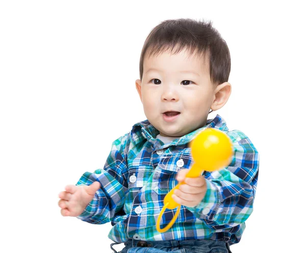 Aziatische babyjongen spelen met speelgoed — Stockfoto