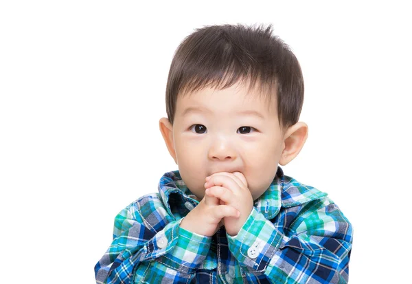 Asiatico bambino ragazzo succhiare la sua dito — Foto Stock