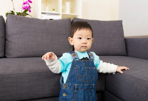 Asiatique bébé garçon à la maison — Photo