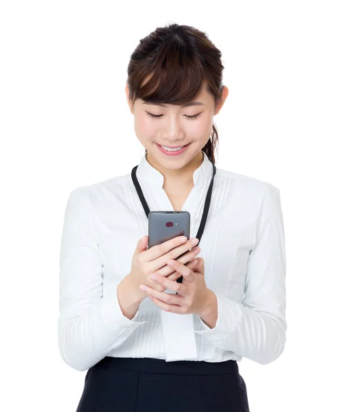 Asiatische Geschäftsfrau mit Handy — Stockfoto