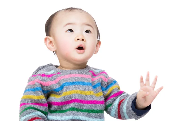 Aziatische babyjongen op zoek bovenaan — Stockfoto