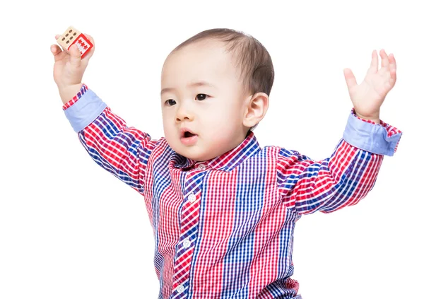 Asiático bebé niño levantó las manos con juguete bloques — Foto de Stock