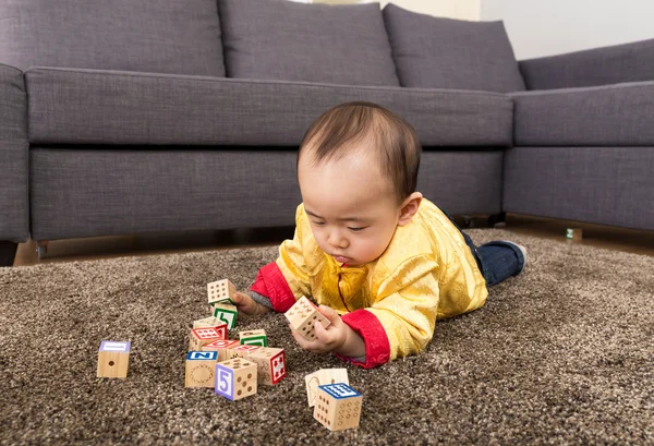 Chinese baby boy play toy blocks at home — Stock Photo, Image