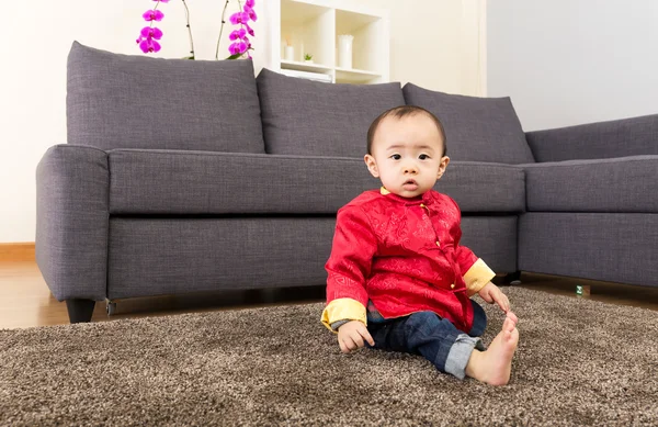 Kinesiska baby pojke hemma — Stockfoto