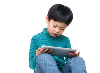 Asyalı küçük çocuk tablet kullanma