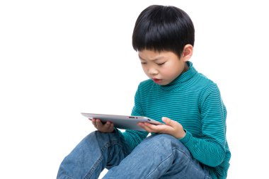 Asyalı küçük çocuk tablet kullanma