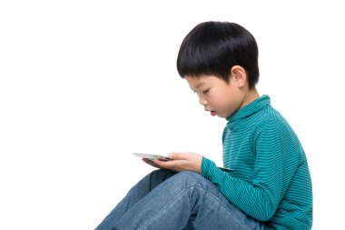 Asyalı küçük çocuk tablet kullanma