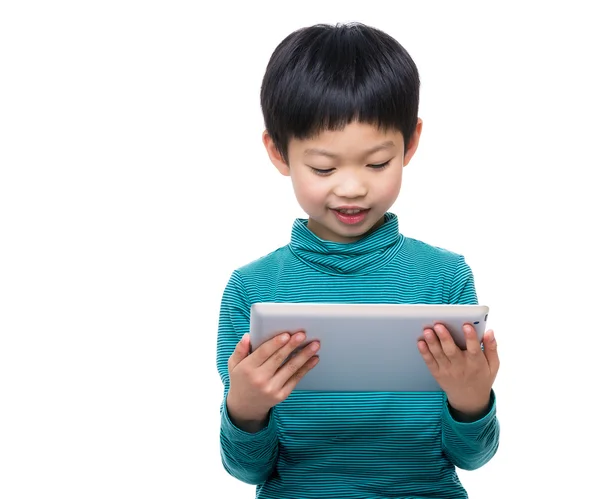 Asiatische kleine Junge mit Tablette — Stockfoto