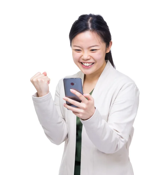 Asian woman feeling excited when reading message on mobile — Stock Photo, Image