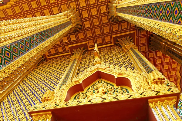 Pilar em templo tailandês — Fotografia de Stock