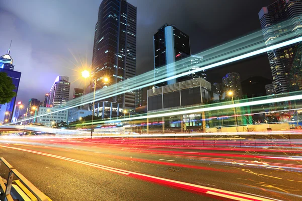 Hektisk trafik i hong kong på natten — Stockfoto