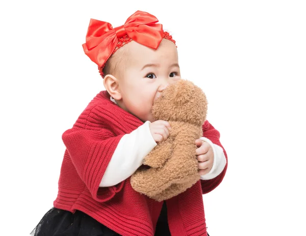 Asiatiska baby flicka spela med docka Björn — Stockfoto