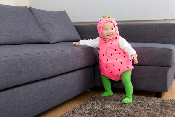 Asiático bebê menina com halloween festa vestir — Fotografia de Stock