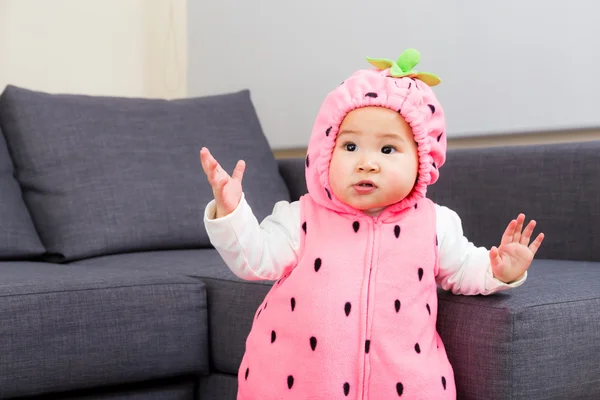 Bébé avec habillage fête d'Halloween — Photo